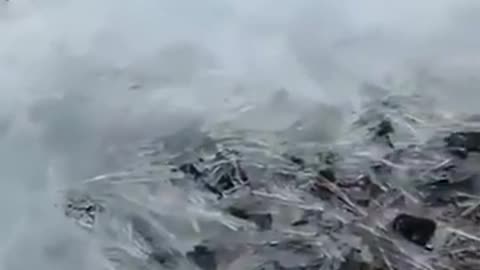 Funny Movie-The freezing waves on Lake Baikal, Russia, so spectacular!