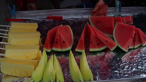 Incredible ability to cut fruit (water melon, Korean street food)