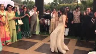 Pakistani Actress Neelam Munir Dancing in pakistan on indian song