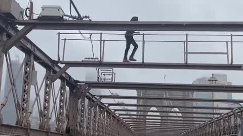 Good Guy Saves Man on Brooklyn Bridge