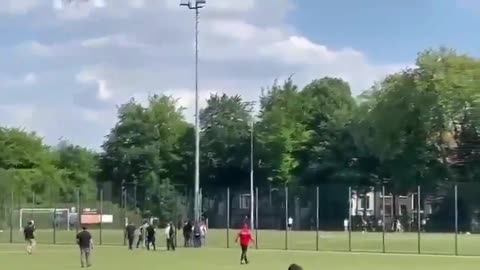 Yesterday, chaos erupted during an amateur football game in Essen, Germany