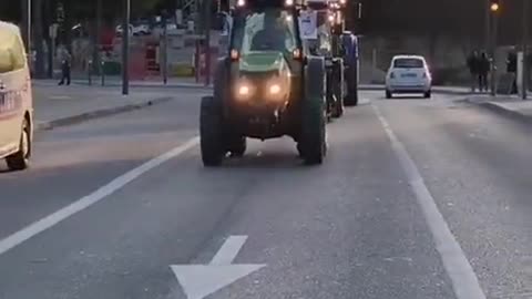 Farmers seen in France in Aix En Provence, moving towards Paris