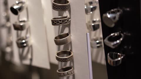 rings, Rings on display in the store, 4K