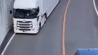 This Truck Driver is a Genius 👏