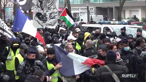 France: Yellow Vests return to Paris streets for new round of protests - 11.12.2021