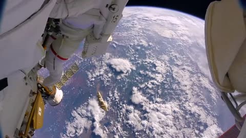 Astronautas pierden un escudo en el espacio por accidente GoPro 8K