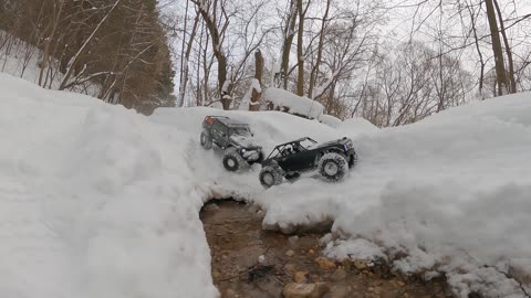 #35 4 RC Cars Having Fun in Deep Snow