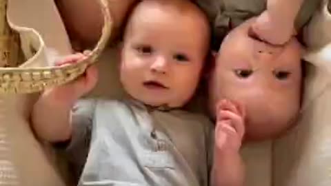 yt1s youtube downloader O look at little Baby 😘 😘😘 #shorts #cute #baby #babystyle #cutebaby