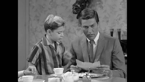 The Dick Van Dyke Show 2#7 What's in a Middle Name?