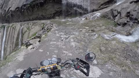 Riding solo on the World's Most Dangerous Road(Cliffhanger) in India(Full Video)