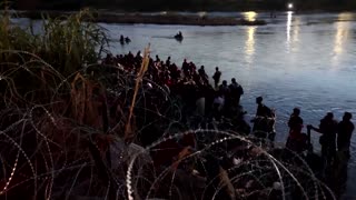 Migrants continue pouring over U.S.-Mexico border