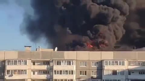 Massive fire break out on roof of a nine-story building in Tyumen, Siberia