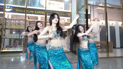 Sexy girls dancing 😍😍😍 beautiful girls