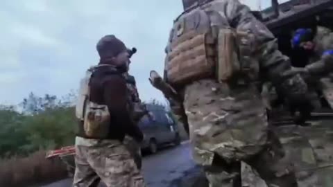 Ukrainian Troops Retreating From Avdeevka On Bradley IFV