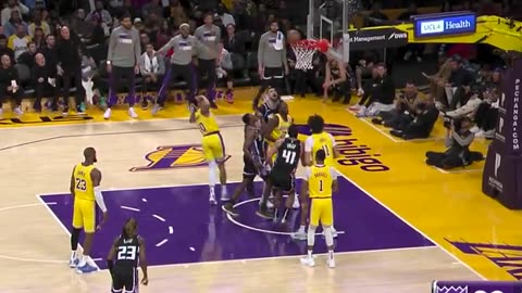 De'Aaron Fox ball fake 😮‍💨 Kings-Lakers