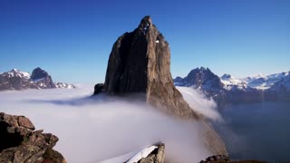 Incredible Time Lapse Footage of a Foggy Mountain