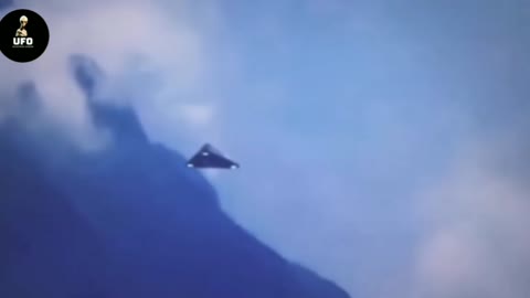 triangle shaped ufo landing