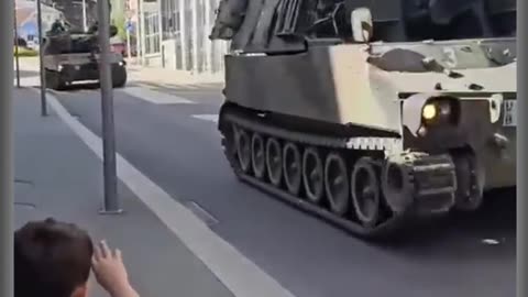 The Little boy salutes the Palestinian army