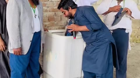 Pagal Khana full funny video by khizar omer.