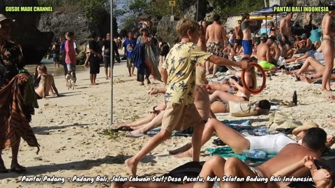 Pantai Padang Padang Bali, Pengunjung Ramai Ramai di pantai berjemur, bebas tapi sopan