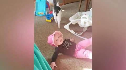 OMG! Best Funny Baby ever! with cat.....