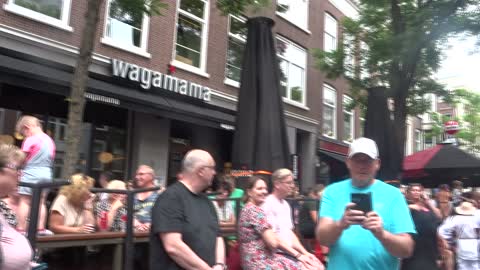 Zomercarnaval Rotterdam 2022 door de Witte de Wit bij Restaurant Wagamama