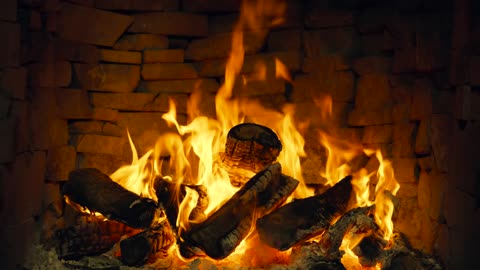 🔥 Real-time Fireplace: Soothing Fire Burning Video for Improved Sleep Quality 💤