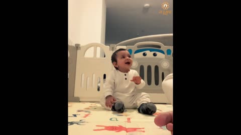 baby laughing, enjoy the Ball