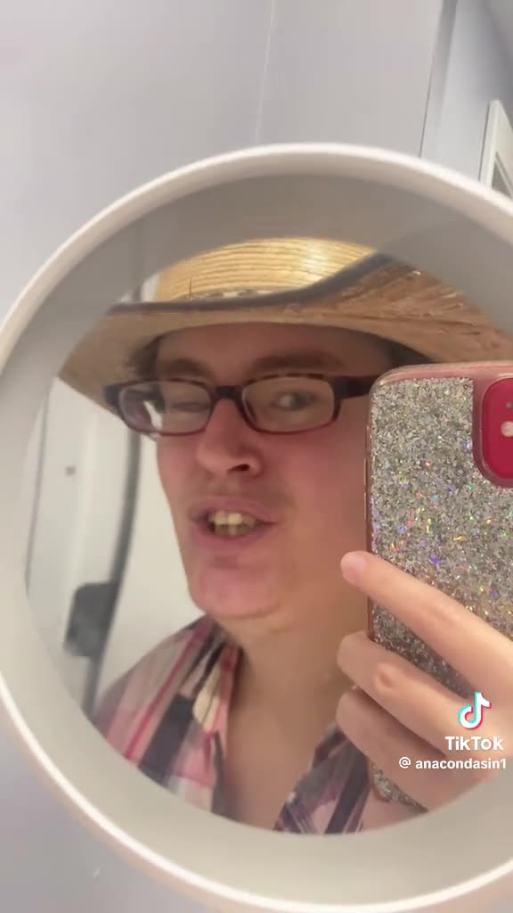 Pumped and Dumbed song by Anacondasin