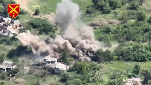 Ukrainian Artillery Demolishes Russian Firing Position