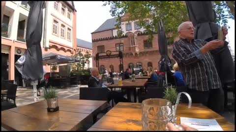 FRANKFURT GERMANY LAYOVER AFTERNOON DAYDREAM - BEAUTIFUL 99 RED BALLOONS INSTRUMENTAL