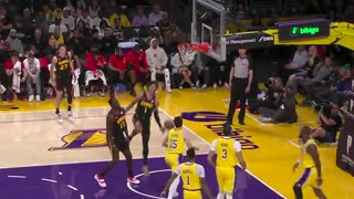 NBA - Jalen Johnson goes baseline for the reverse dunk and throws it down 😤