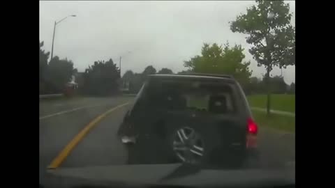 WOMAN HITS A CAR IN AN ACCIDENT