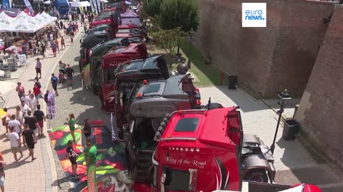 Painted and tuned trucks show off in Romania before taking to Europe`s high-ways | NE