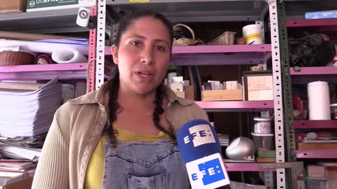 Emprendedora boliviana crea papel amigable con el medio ambiente