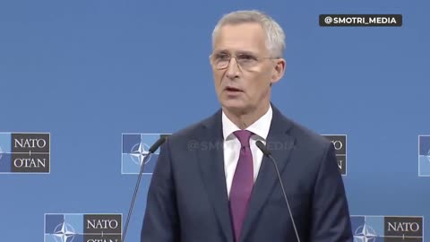 Jens Stoltenberg balbetta nervosamente mentre dice che Orbán non rappresenta la NATO