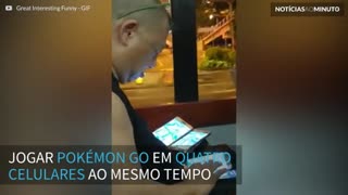 Homem viciado em "Pokémon GO" joga com 4 celulares ao mesmo tempo