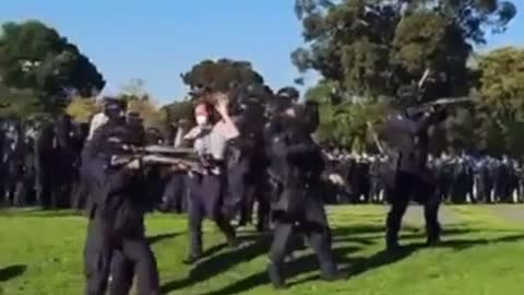 Australia police protest rubber bullets