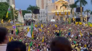 Vídeo mostra Bolsonaro sendo recebido por uma multidão em visita à Basílica de Nazaré, no Pará