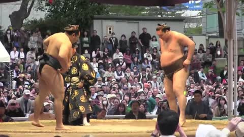 Yokozuna Hakuho vs Yokozuna Kakuryu - Outdoor Sumo