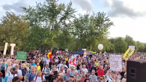 Protestujący na rzecz wolności w Niemczech zebrali się w Berlinie2