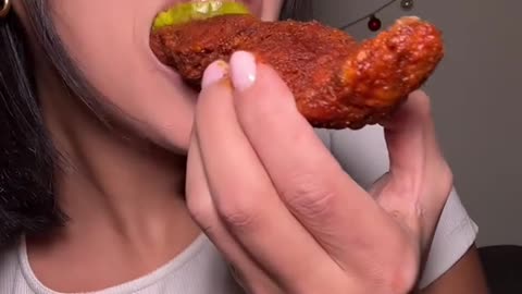 Dave’s Hot Chicken asmr 😍