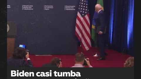 Biden casi hace caer la bandera brasileña cuando iba a hablar junto a Lula da Silva