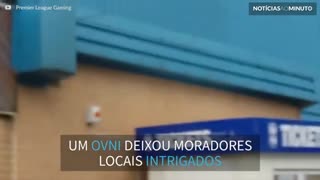 Misterioso OVNI surge em estádio de futebol