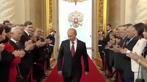 Putin's extraordinary alpha male♂️ walk