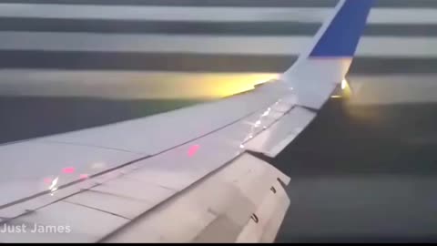 Plane wings Touch on the ground