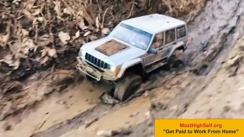 Jeep Cherokee RC Conquers Russian Mud! 🚙🌧️