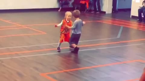 Kids' basketball game turns into the cutest dance