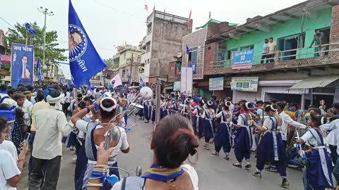 बाबासाहेब अंबेडकर जयंती मनाते हुए