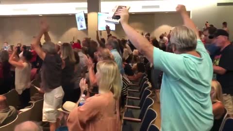 Crowd Gives STANDING OVATION After St. Louis Council Votes to End Mask Mandate